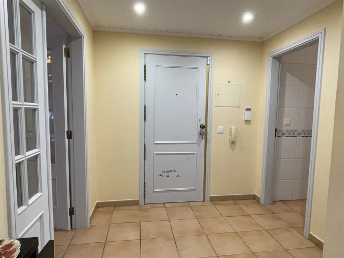 Apartamento T3 para Venda em Quelfes Foto 17