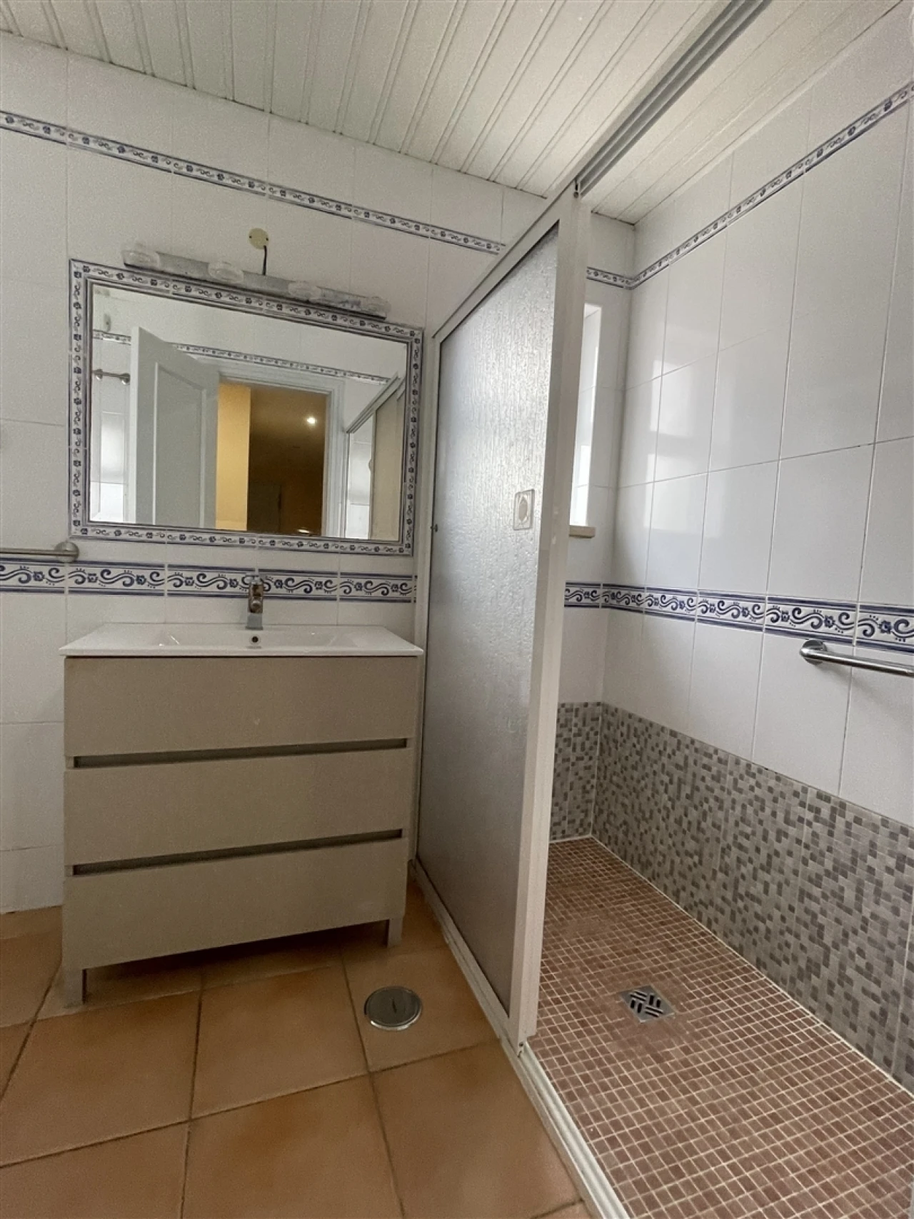 Apartamento T3 para Venda em Quelfes Foto 14