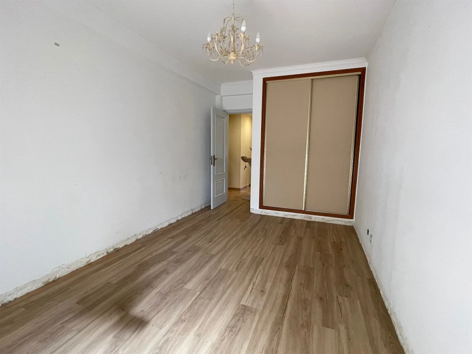 Apartamento T3 para Venda em Quelfes Foto 9