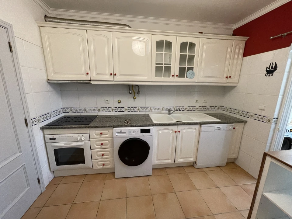 Apartamento T3 para Venda em Quelfes Foto 1