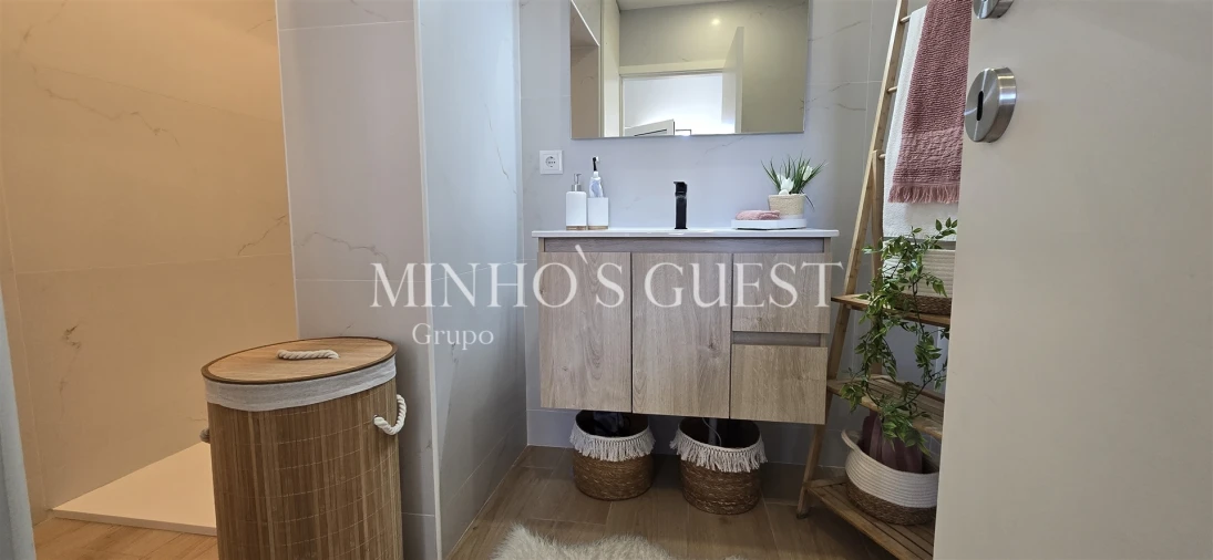 Apartamento T2 para Venda em Selho (São Jorge) Foto 19