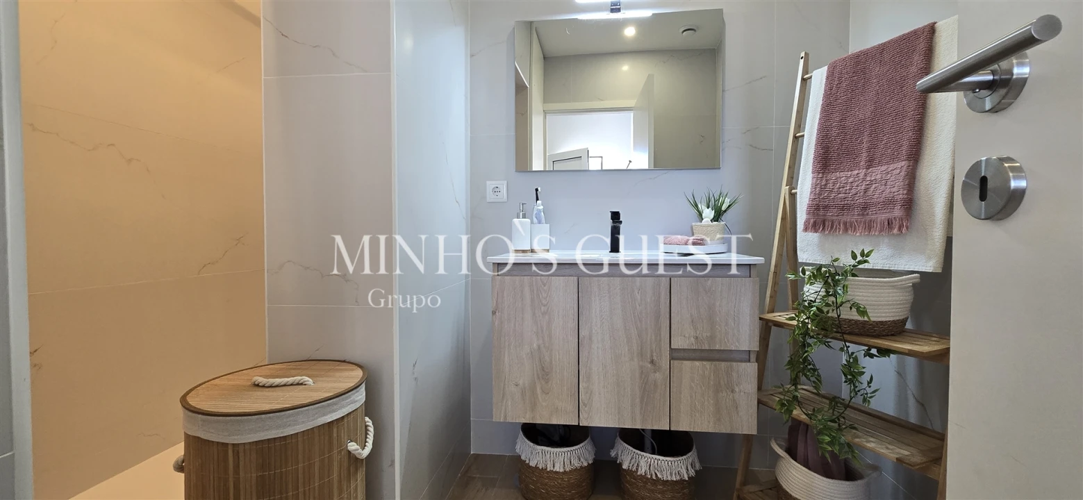 Apartamento T2 para Venda em Selho (São Jorge) Foto 17