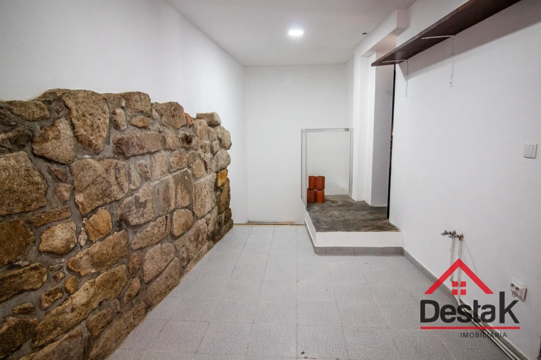 Loja para Venda em Oliveira de Frades, Souto de Lafões e Sejães Foto 9