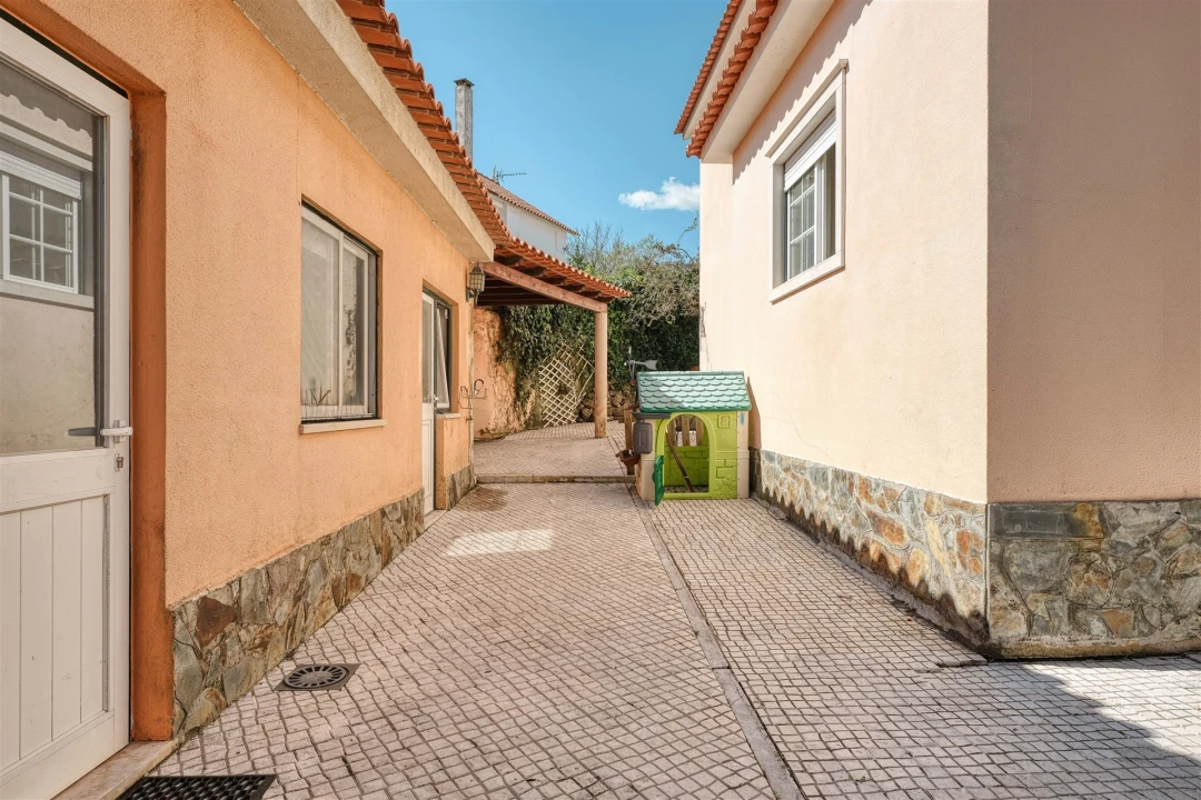 Moradia T4 para Venda em Alcabideche Foto 24