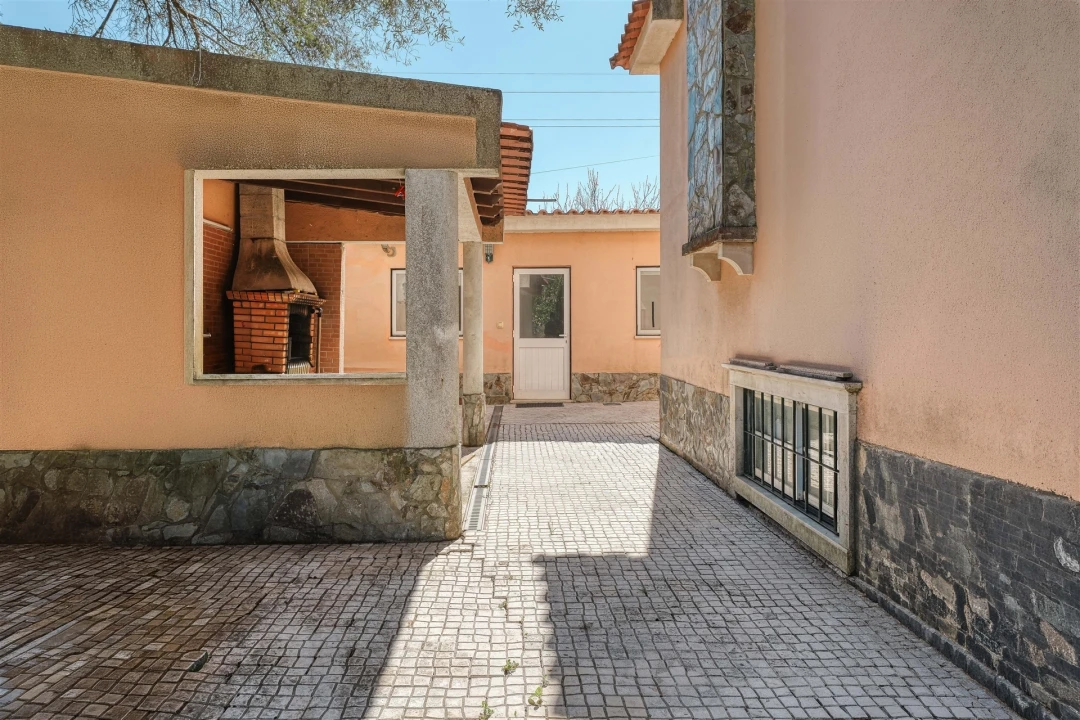 Moradia T4 para Venda em Alcabideche Foto 35