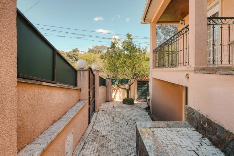 Moradia T4 para Venda em Alcabideche Foto 40