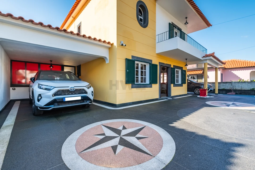 Moradia T6 para Venda em Santo Antonio Foto 2