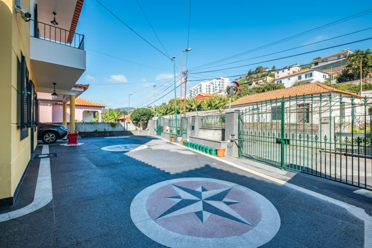 Moradia T6 para Venda em Santo Antonio Foto 5