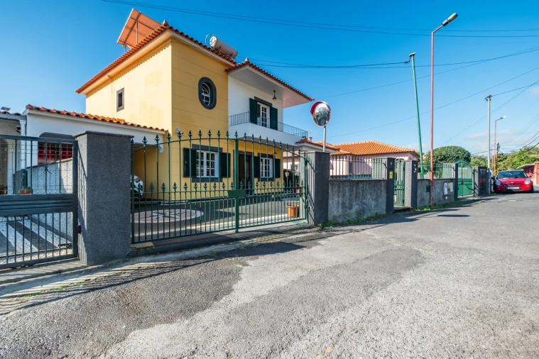 Moradia T6 para Venda em Santo Antonio Foto 3