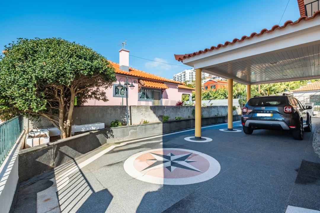 Moradia T6 para Venda em Santo Antonio Foto 7