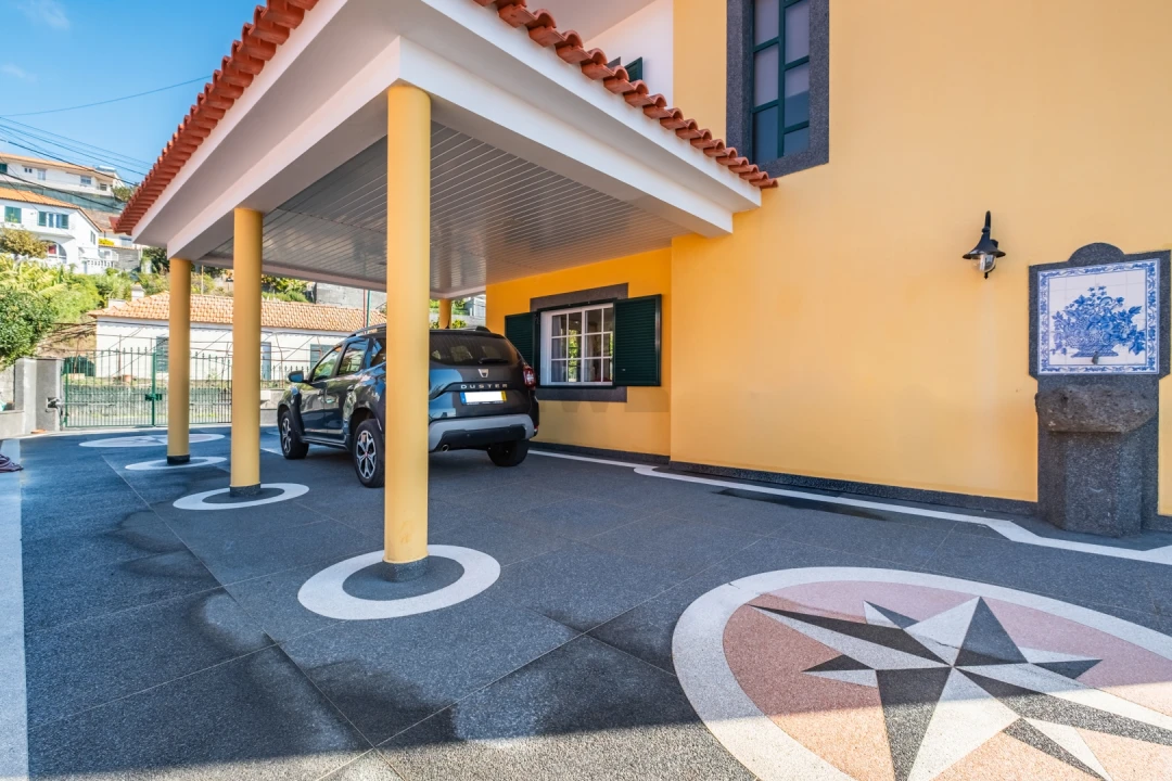 Moradia T6 para Venda em Santo Antonio Foto 6