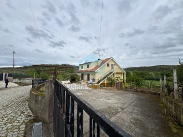 Moradia T4 para Venda em Abambres