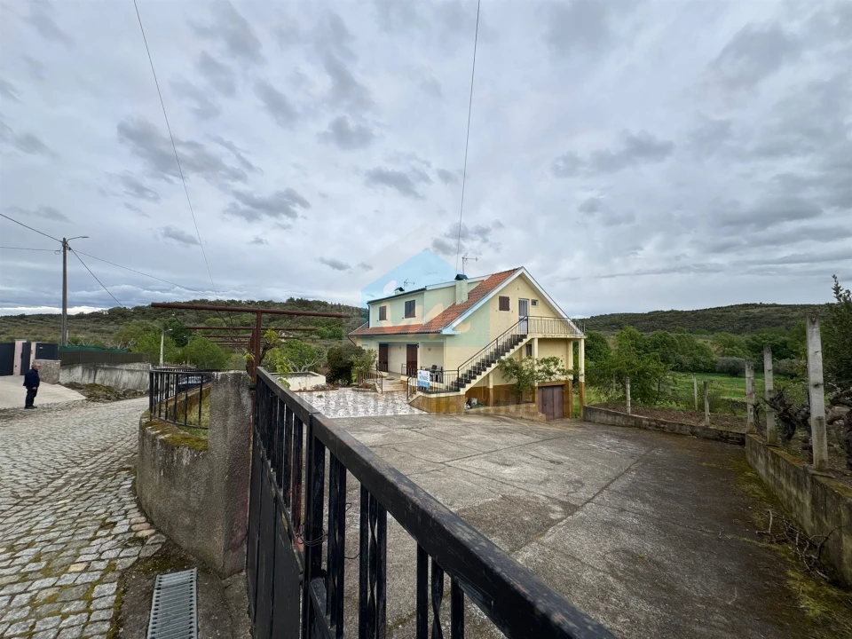 Moradia T4 para Venda em Abambres Foto 27