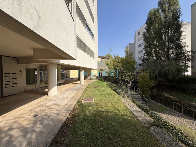 Apartamento T5 para Venda em Lordelo do Ouro e Massarelos Foto 35
