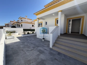 Moradia T3 para Venda em Albufeira e Olhos de Água