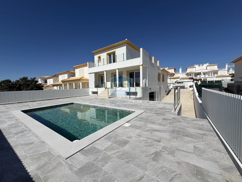 Moradia T3 para Venda em Albufeira e Olhos de Água Foto 1