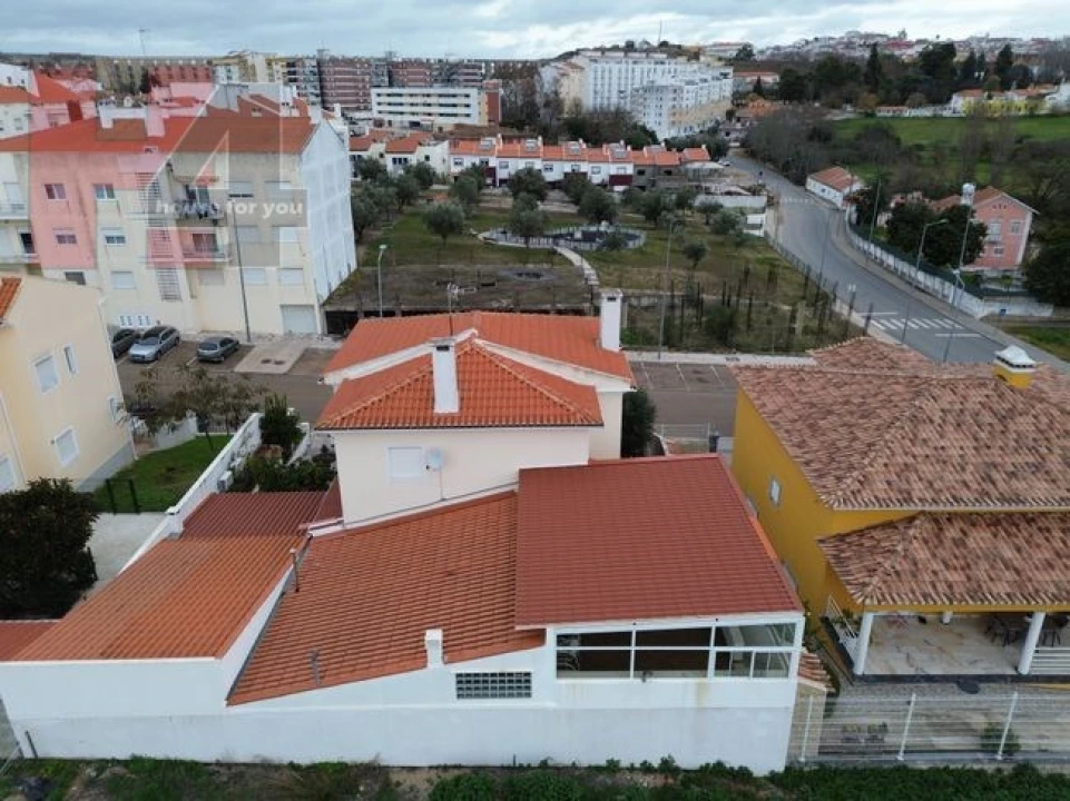 Moradia T4 para Venda em Assunção, Ajuda, Salvador e Santo Ildefonso Foto 44