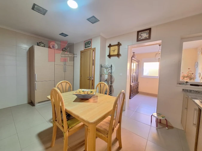 Moradia T4 para Venda em Assunção, Ajuda, Salvador e Santo Ildefonso Foto 10