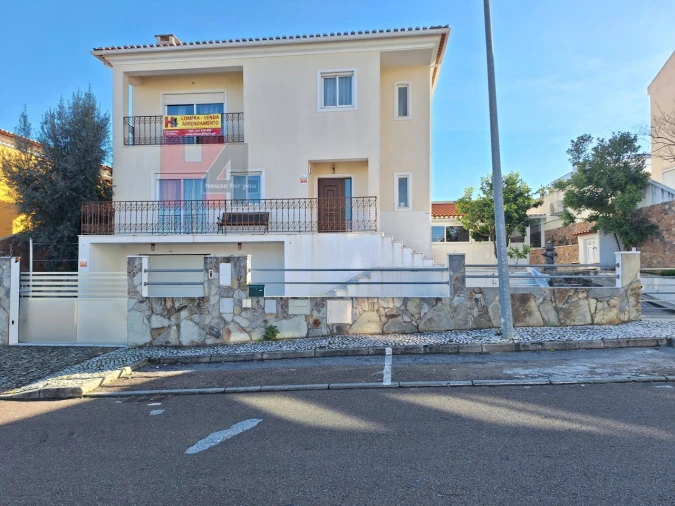 Moradia T4 para Venda em Assunção, Ajuda, Salvador e Santo Ildefonso