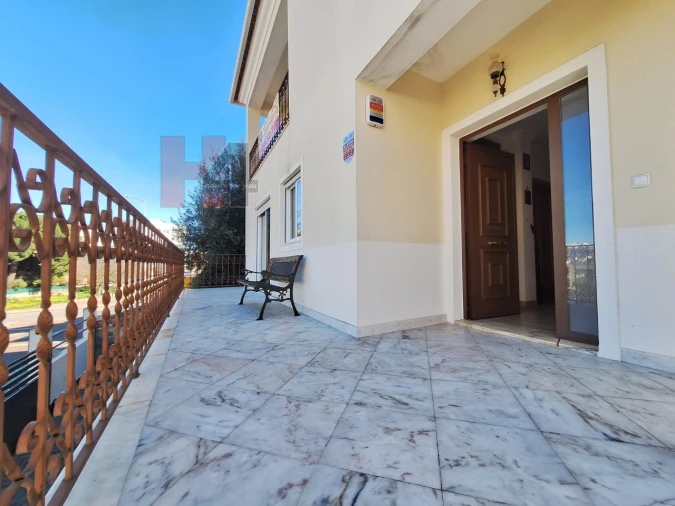 Moradia T4 para Venda em Assunção, Ajuda, Salvador e Santo Ildefonso Foto 3