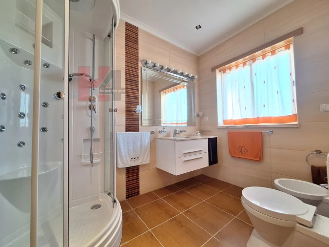 Moradia T4 para Venda em Assunção, Ajuda, Salvador e Santo Ildefonso Foto 22