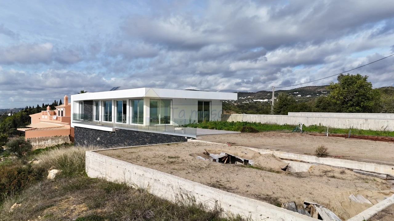 Moradia T3 para Venda em Santa Barbara de Nexe Foto 5