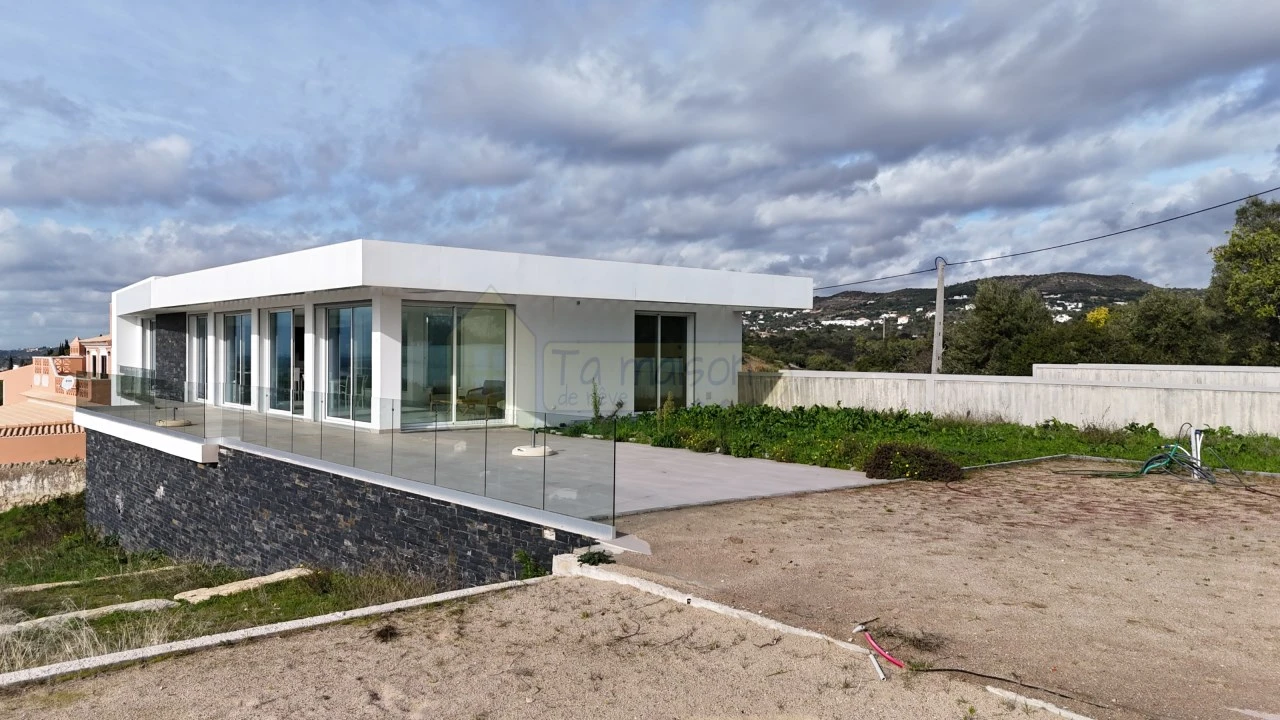 Moradia T3 para Venda em Santa Barbara de Nexe Foto 6