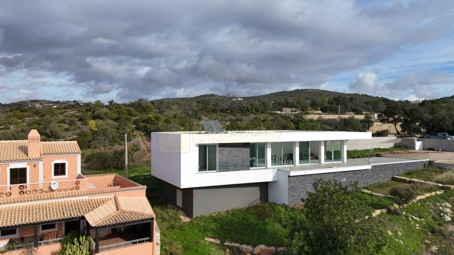 Moradia T3 para Venda em Santa Barbara de Nexe Foto 3