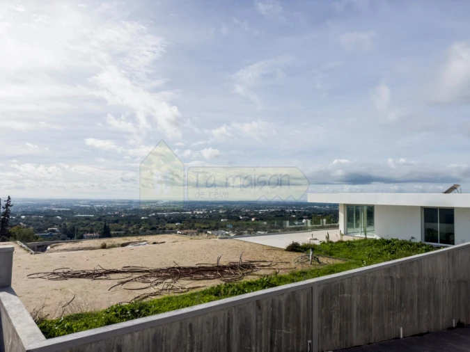 Moradia T3 para Venda em Santa Barbara de Nexe Foto 4