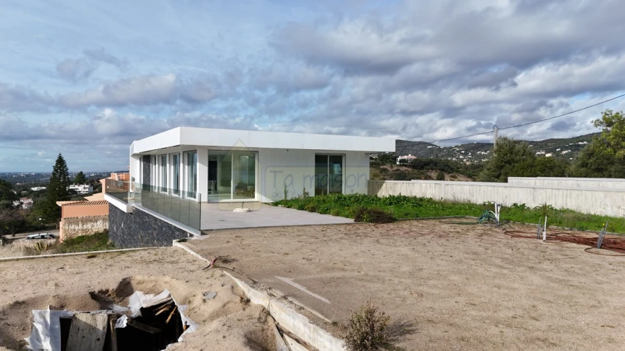 Moradia T3 para Venda em Santa Barbara de Nexe Foto 2