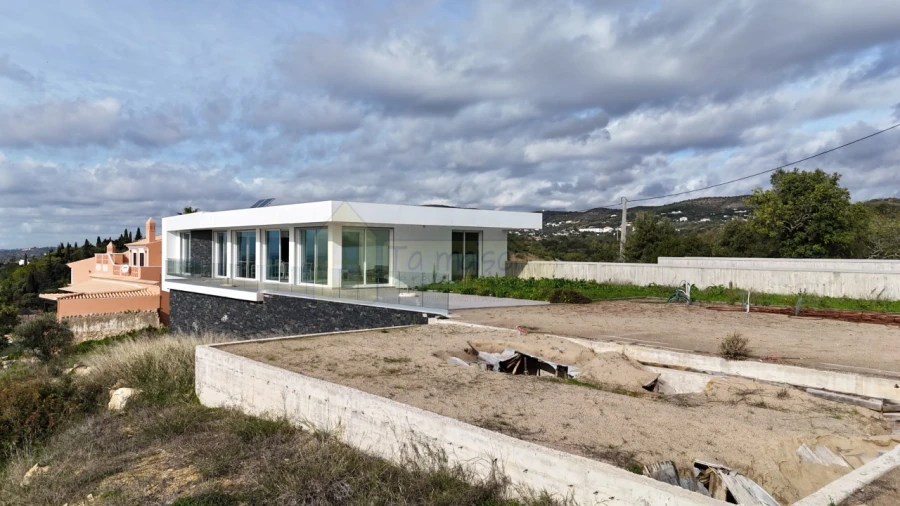 Moradia T3 para Venda em Santa Barbara de Nexe Foto 5