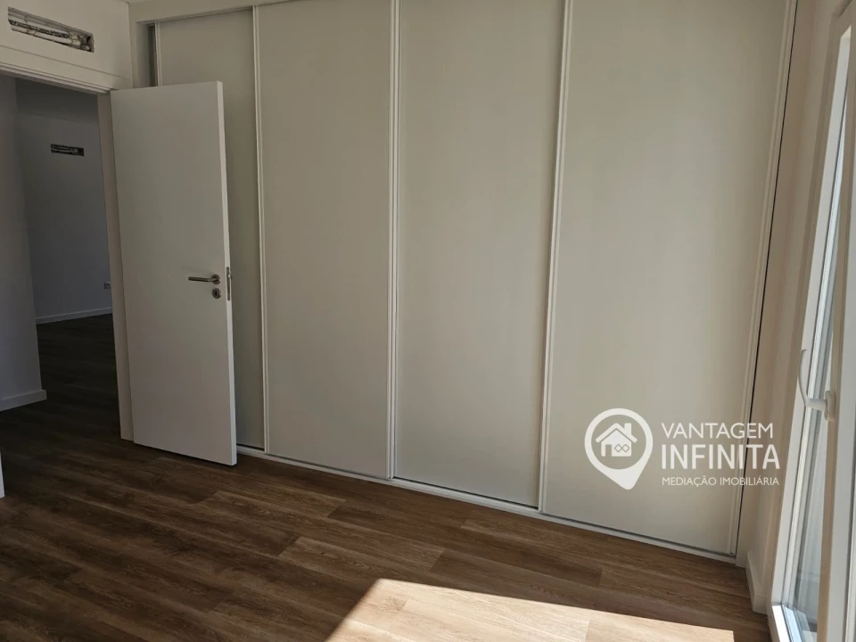 Moradia T3 para Venda em Quinta do Anjo Foto 12