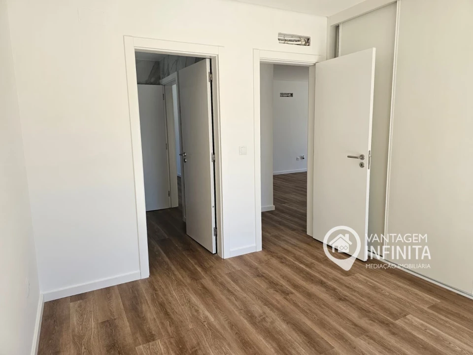 Moradia T3 para Venda em Quinta do Anjo Foto 11