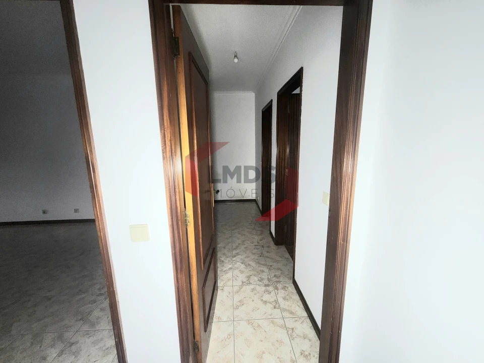 Apartamento T2 para Venda em Grijó e Sermonde Foto 12