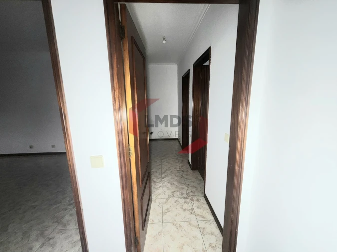 Apartamento T2 para Venda em Grijó e Sermonde Foto 12