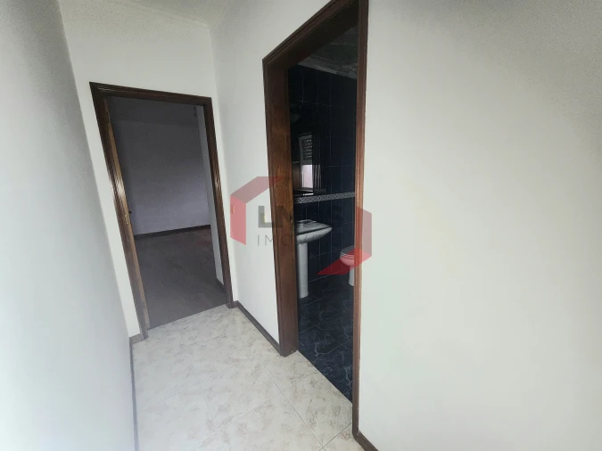 Apartamento T2 para Venda em Grijó e Sermonde Foto 18