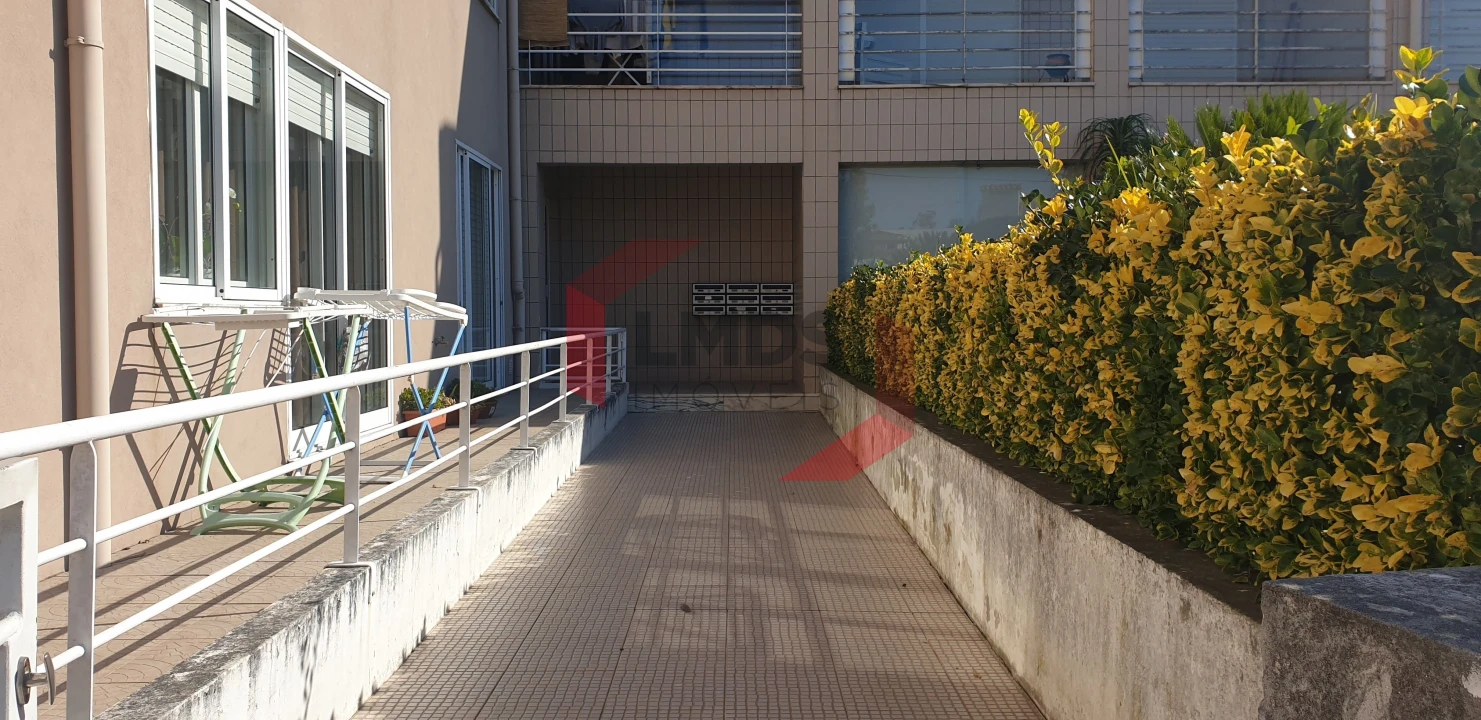 Apartamento T2 para Venda em Grijó e Sermonde Foto 2