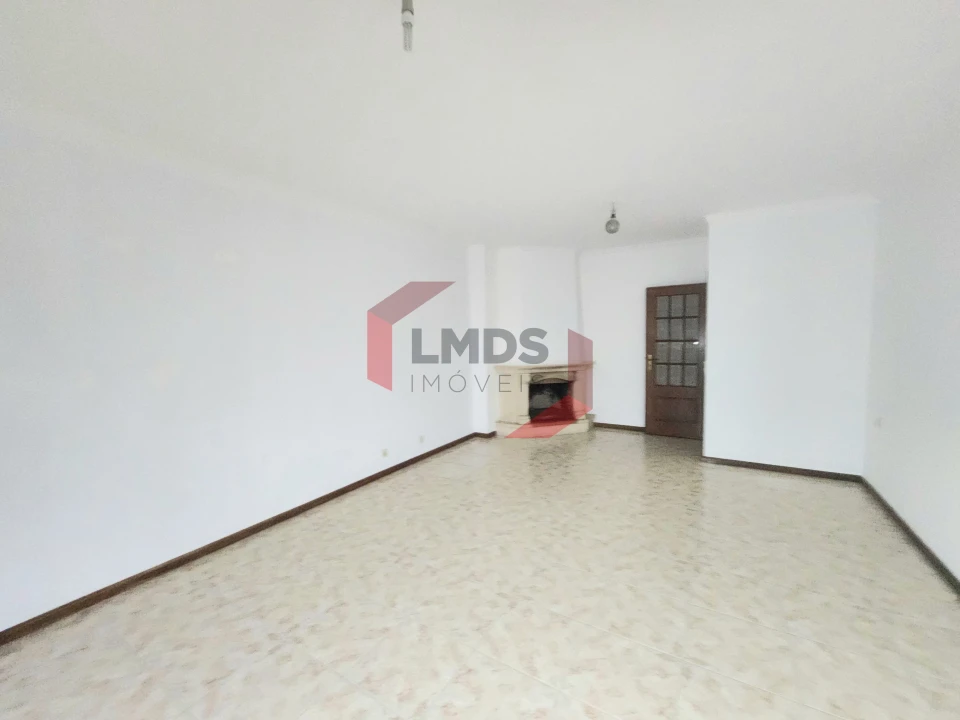 Apartamento T2 para Venda em Grijó e Sermonde Foto 9