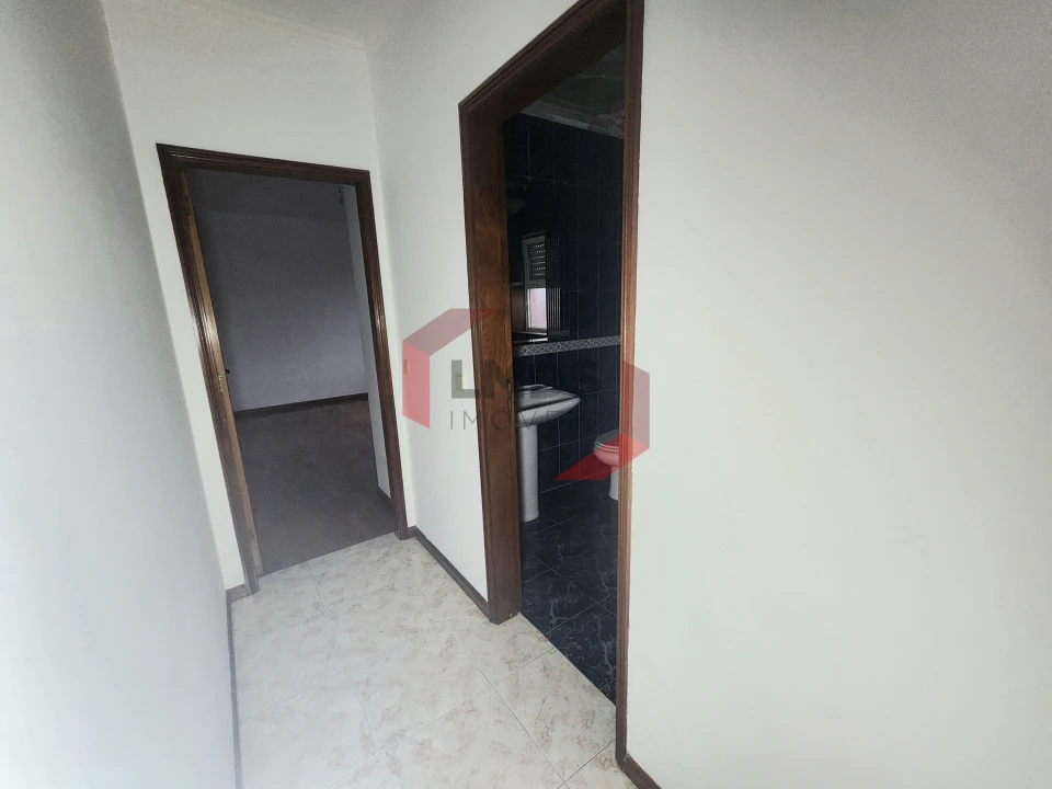 Apartamento T2 para Venda em Grijó e Sermonde Foto 18