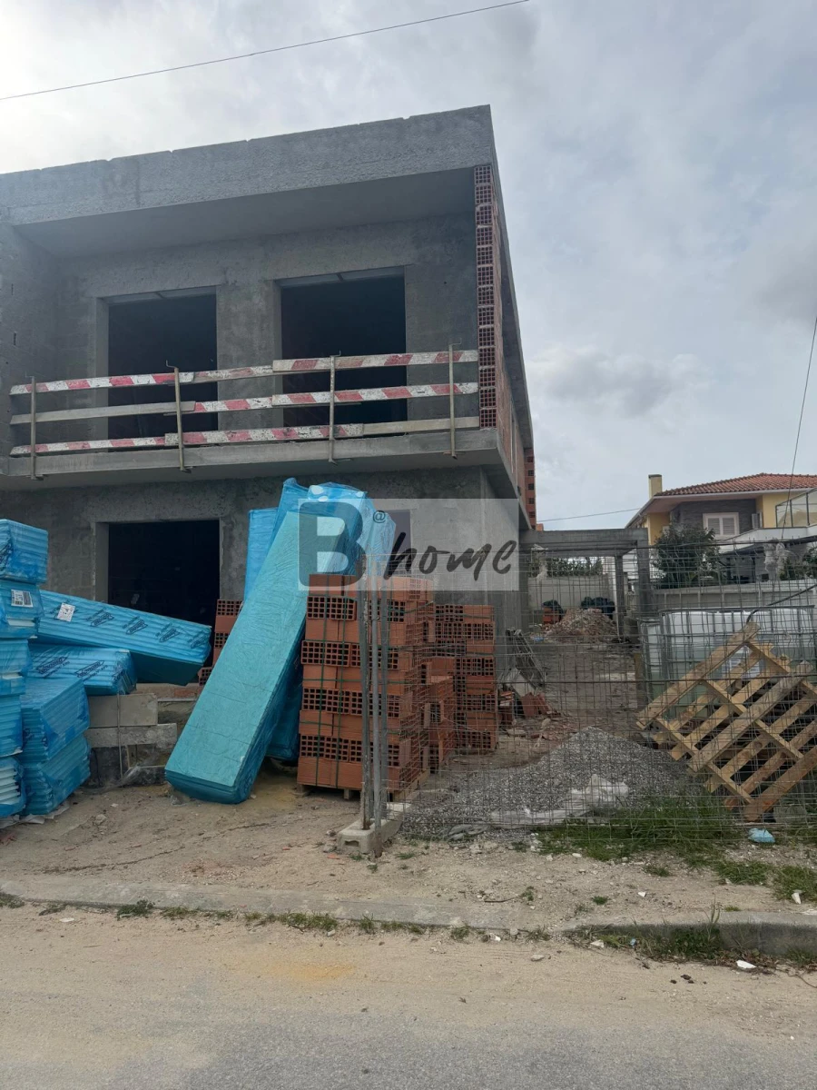 Moradia T4 para Venda em Fernao Ferro