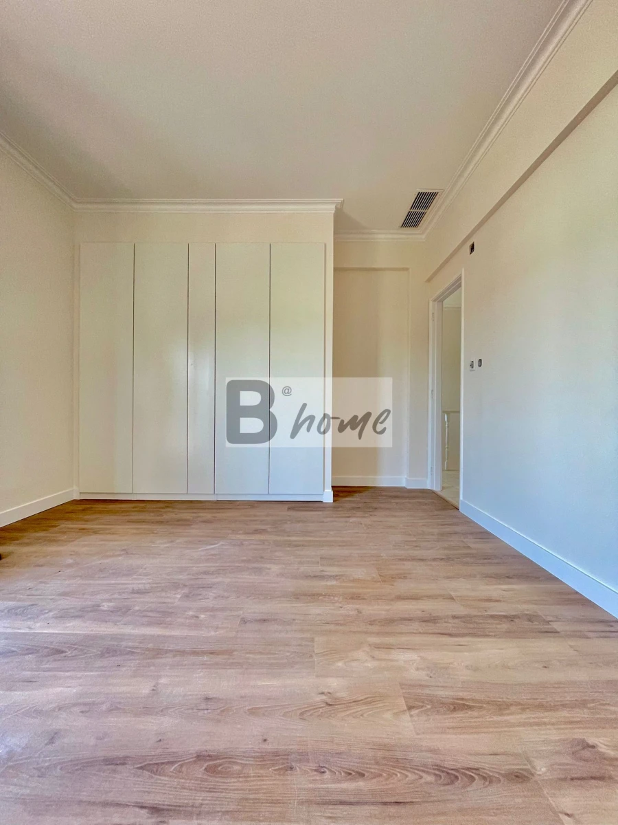 Moradia T4 para Venda em Corroios Foto 11