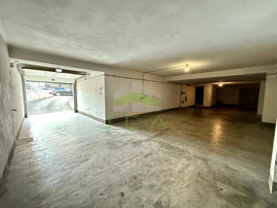 Garagem para Arrendamento em Leiria, Pousos, Barreira e Cortes Foto 3