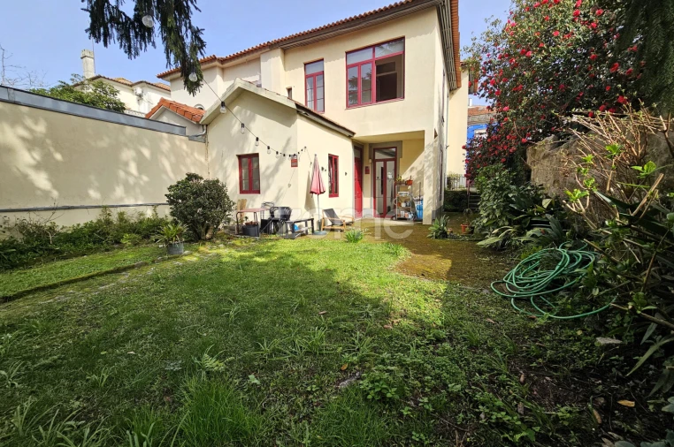 Moradia T4 para Venda em Paranhos Foto 9