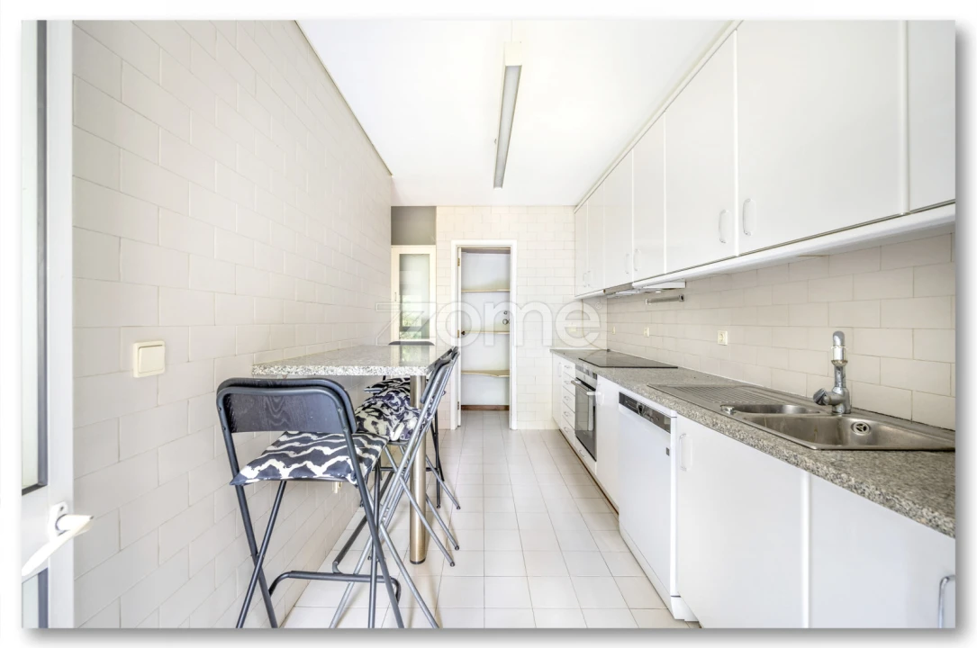 Apartamento T2 para Arrendamento em Ramalde Foto 16