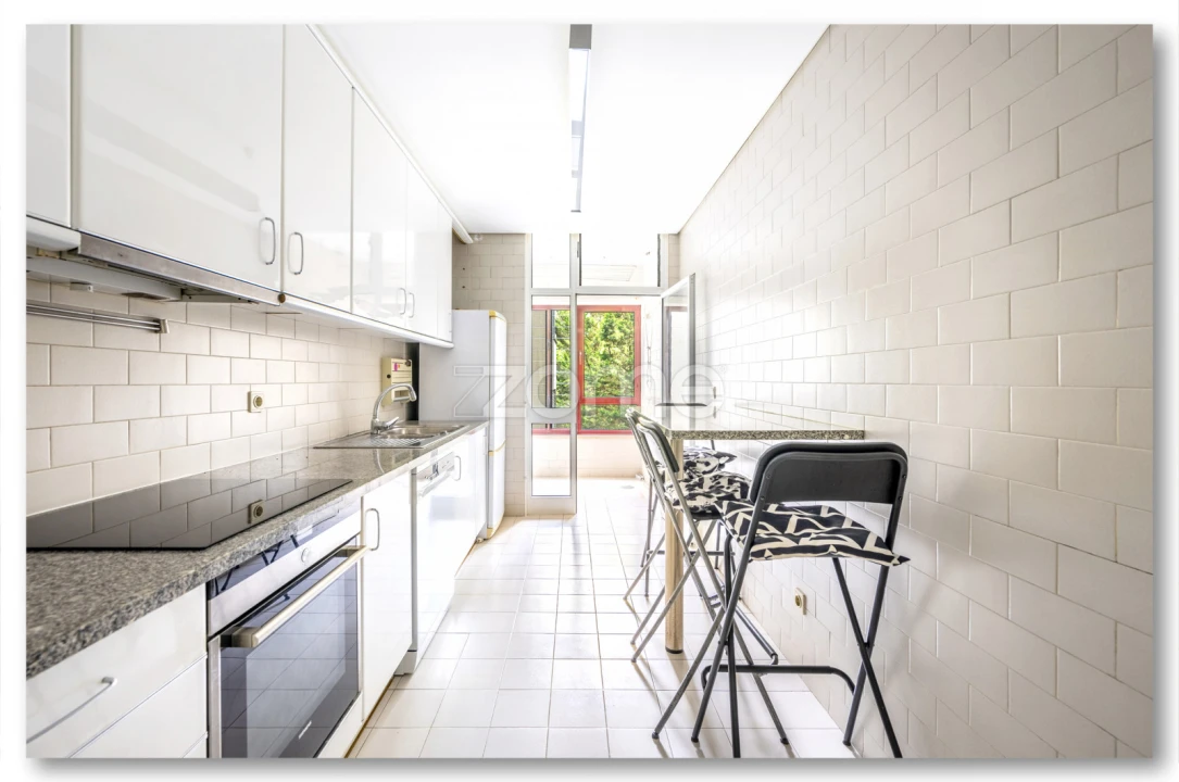 Apartamento T2 para Arrendamento em Ramalde Foto 15
