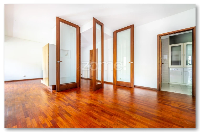 Apartamento T2 para Arrendamento em Ramalde Foto 9