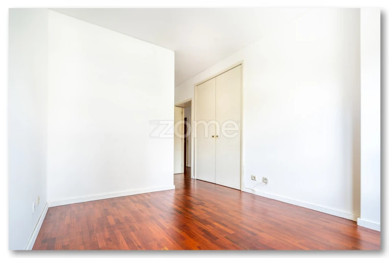 Apartamento T2 para Arrendamento em Ramalde Foto 24