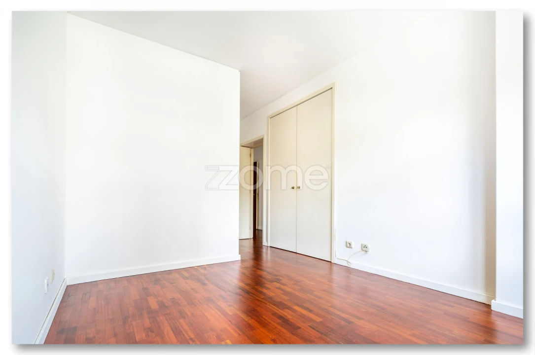 Apartamento T2 para Arrendamento em Ramalde Foto 24