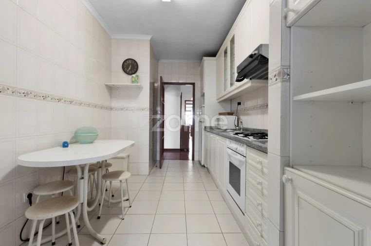 Apartamento T1 para Arrendamento em Pedrouços Foto 4