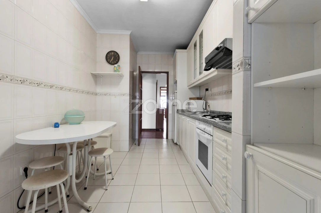 Apartamento T1 para Arrendamento em Pedrouços Foto 4